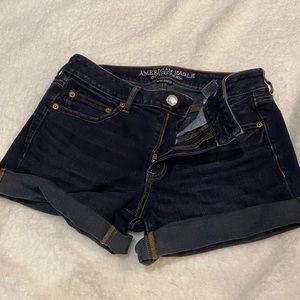 AEO: Midi Shorts